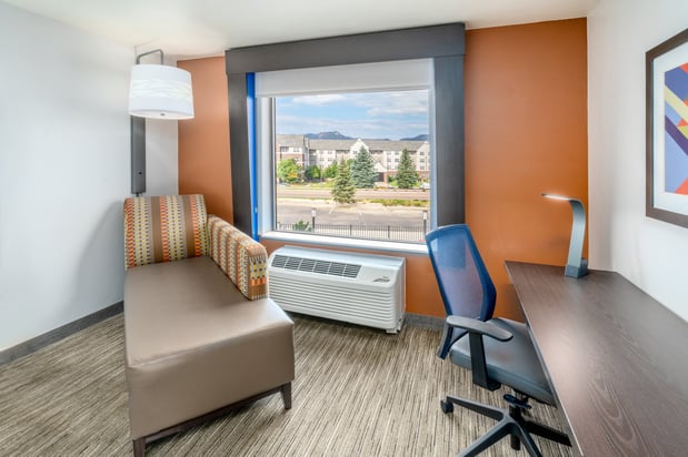 Images Holiday Inn Express & Suites Colorado Springs Afa Northgate by IHG