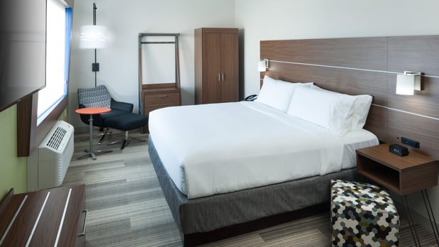 Images Holiday Inn Express & Suites Orlando at Seaworld by IHG