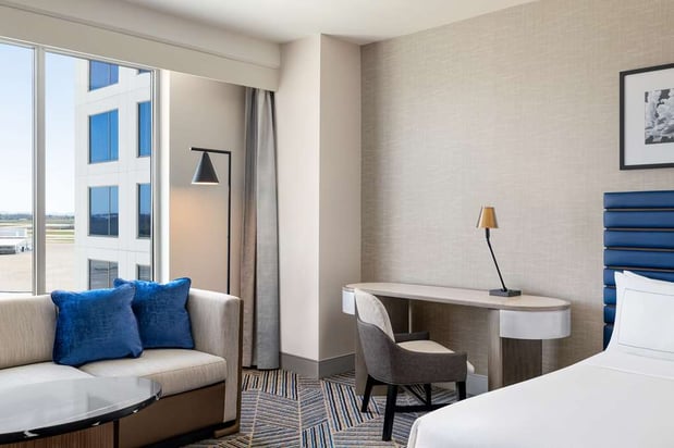 Images Hilton BNA Nashville Airport Terminal