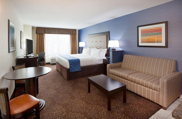 Images Holiday Inn Express & Suites Davenport, an IHG Hotel