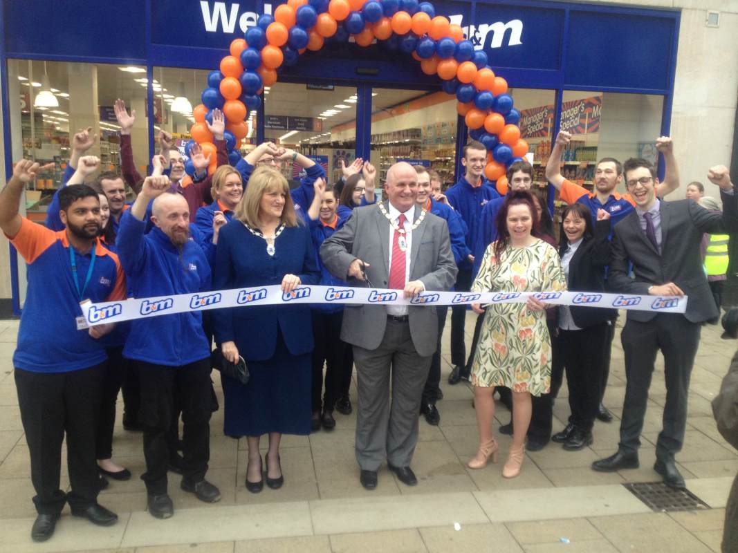 The Deputy Mayor of Peterborough, Councillor Keith Sharp, cutting the ribbon to officially open B&M Peterborough