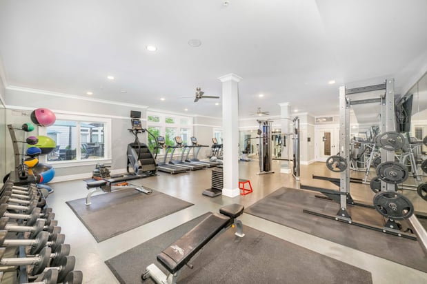 Images MAA Denton Pointe