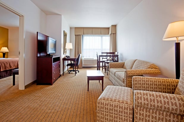 Images Holiday Inn Madison at the American Center by IHG
