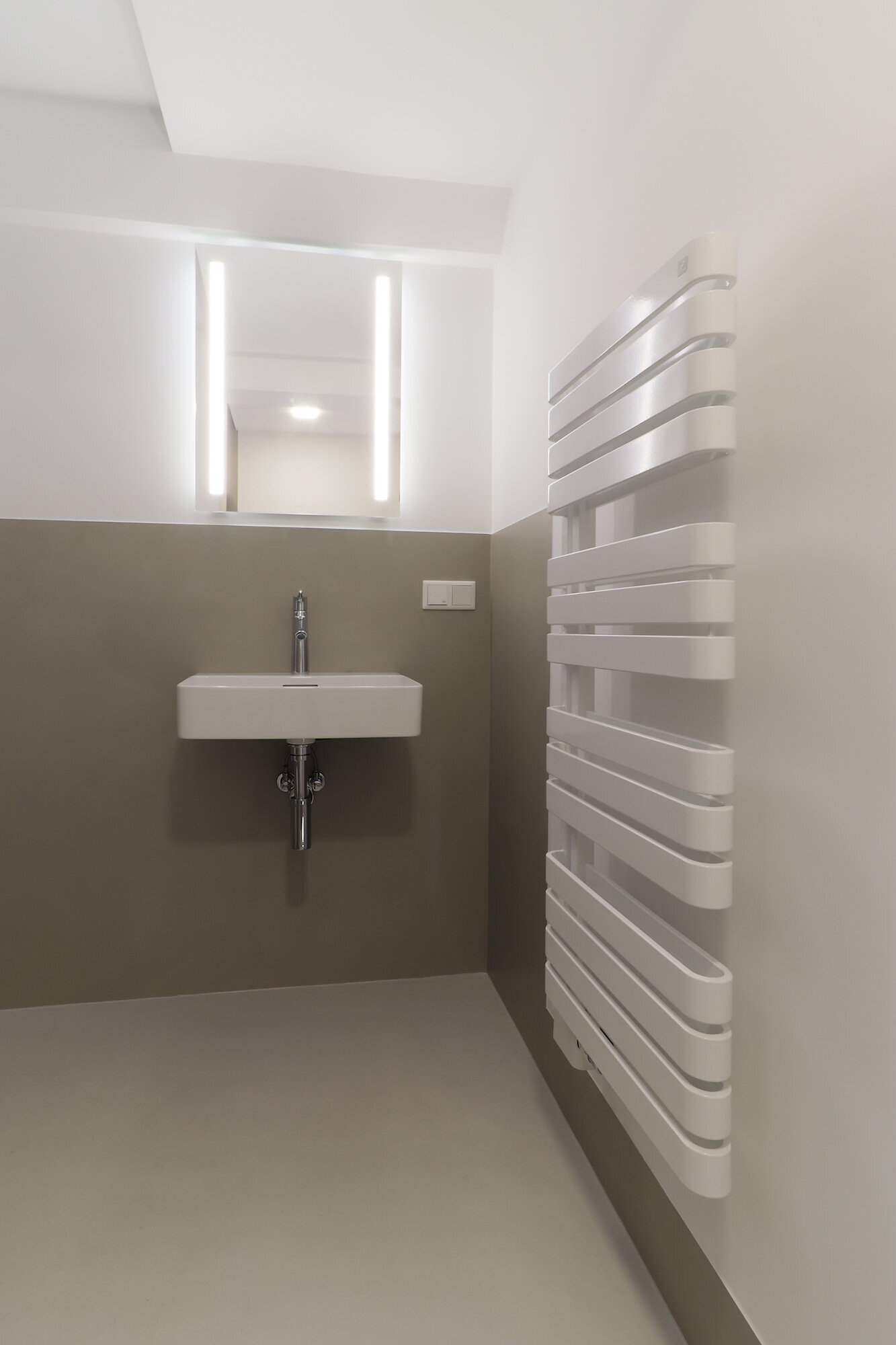 Fliesen und Fugenlos  Fugenloses Bad, Boden & Treppe - Design ohne Grenzen, Im Thurner Feld 13 in Köln