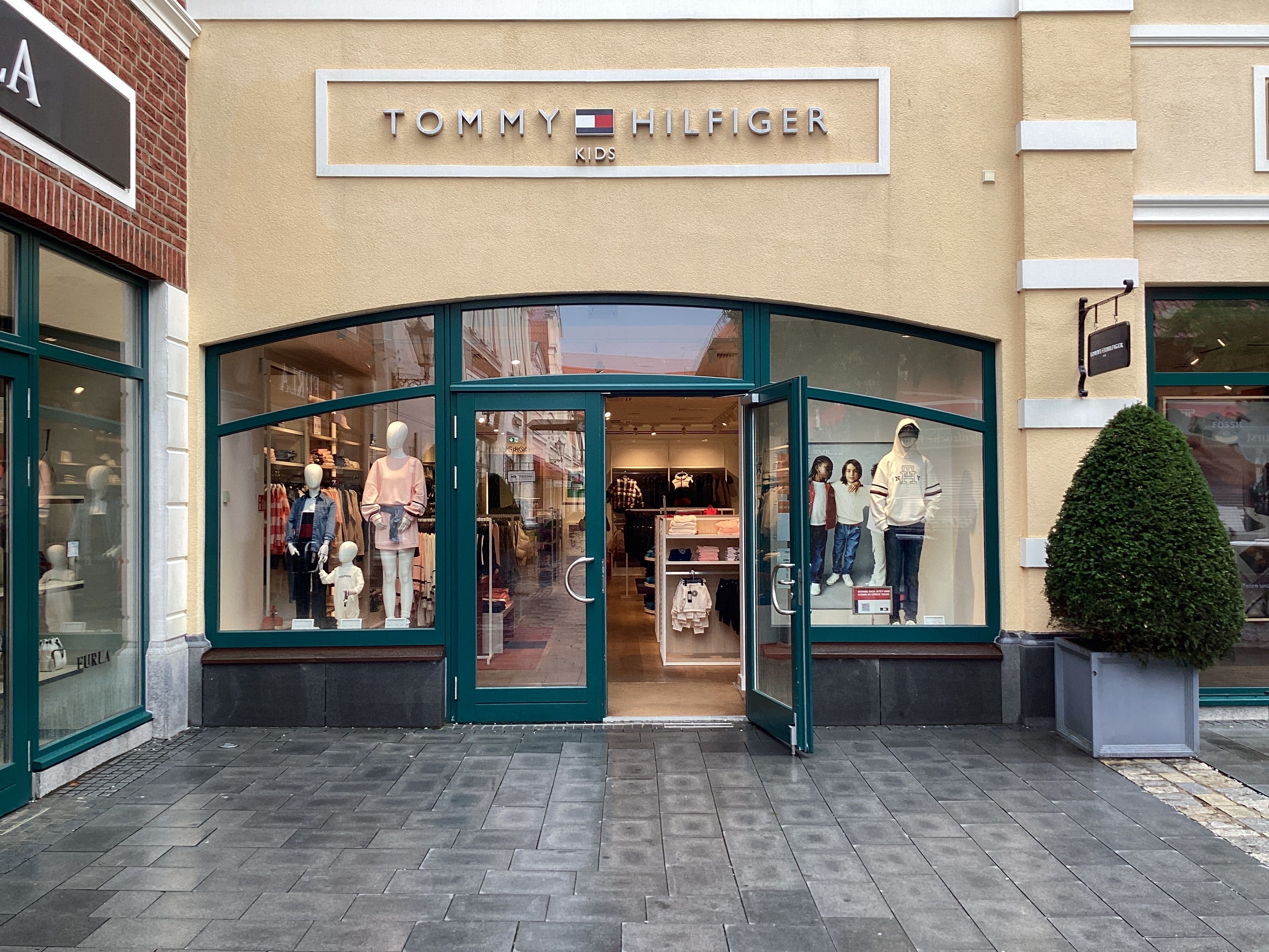 Tommy Hilfiger Kids Outlet in Neumünster - Logo