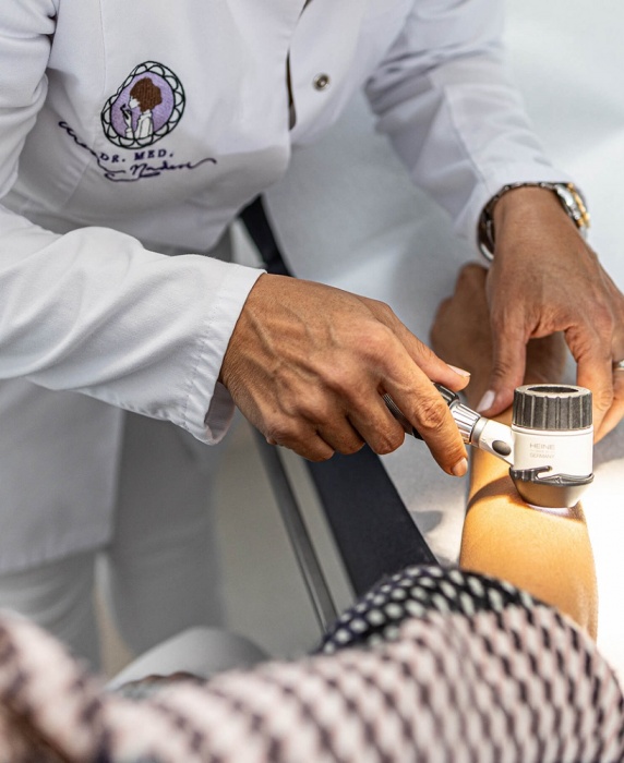 Dr. med. Aresu Naderi - Privatpraxis, Elbchaussee 398 in Hamburg