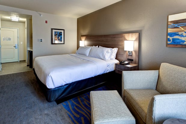 Images Holiday Inn Express & Suites Manhattan by IHG