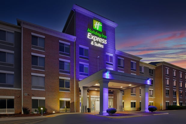 Images Holiday Inn Express & Suites Milwaukee NW – Park Place by IHG