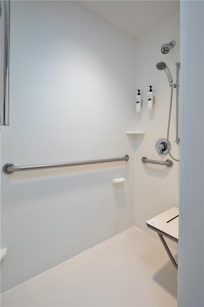 Guest room bath