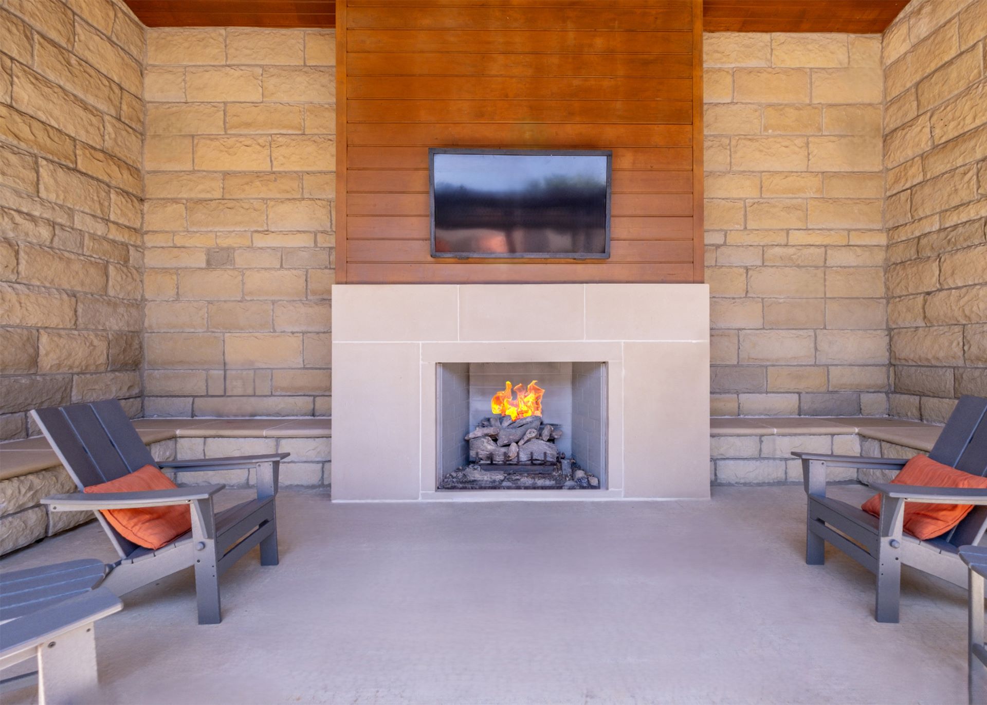 Outdoor Fireplace Lounge