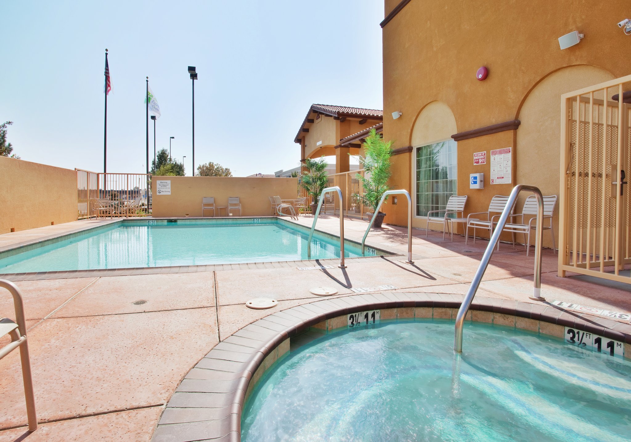 Holiday Inn Express & Suites Willows by IHG Image