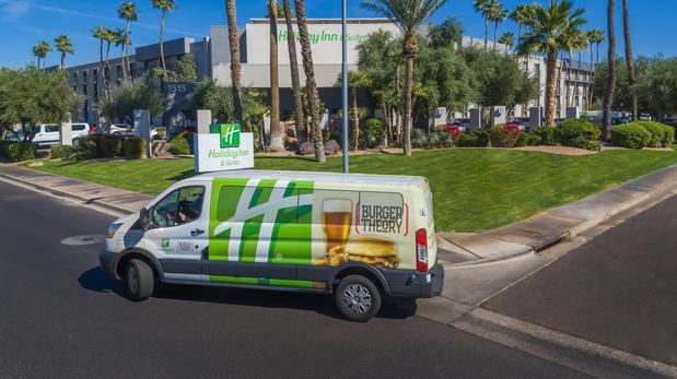 Images Holiday Inn & Suites Phoenix Airport North by IHG