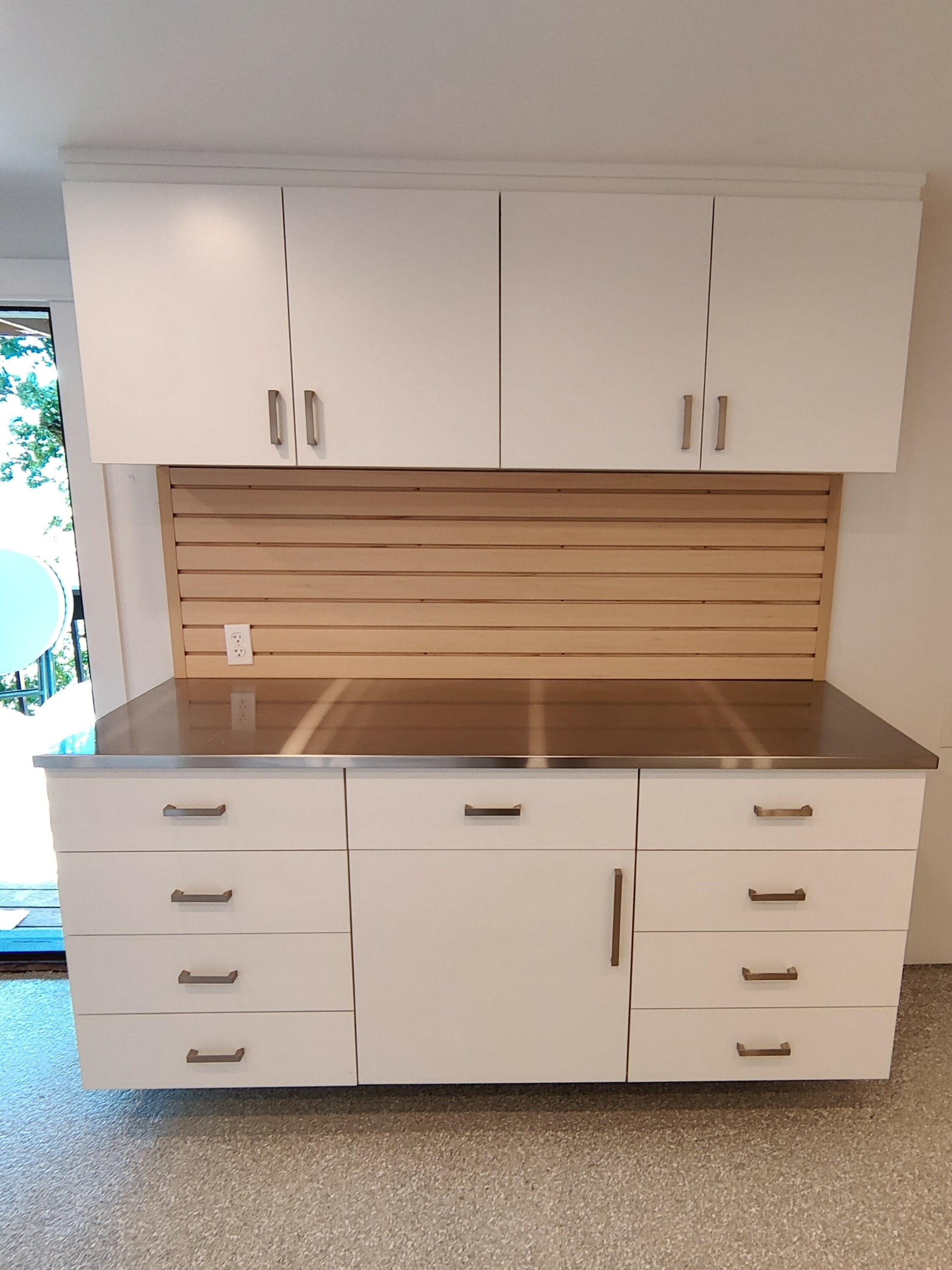 Custom cabinets and countertop by Premier Garage of the bay area