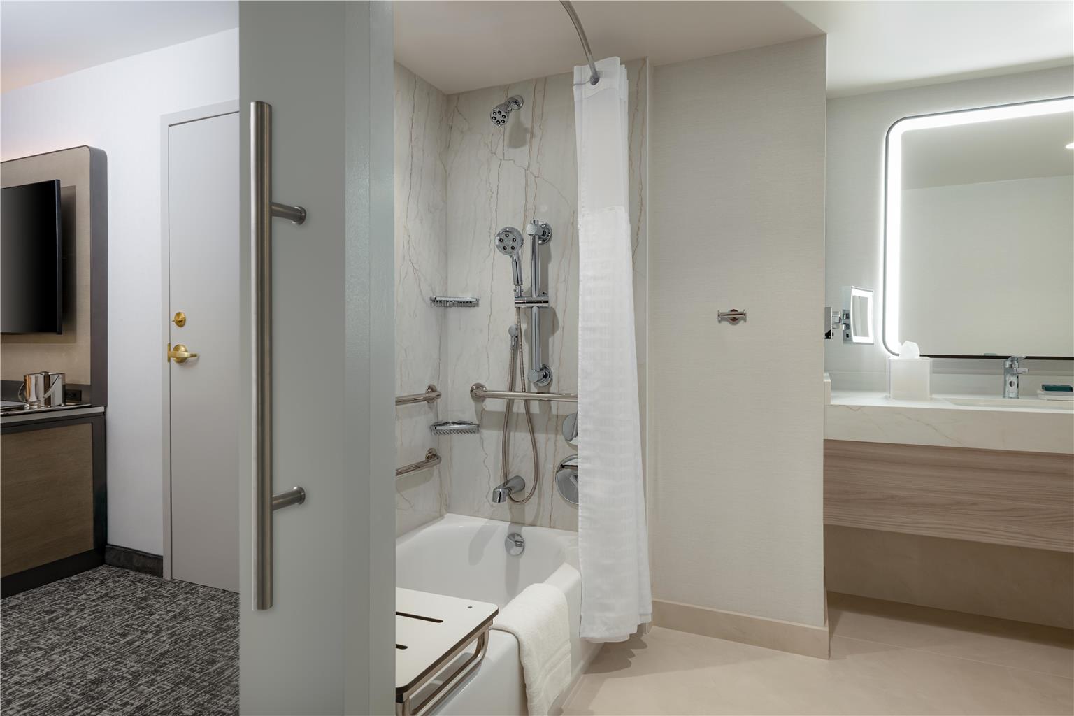 Guest room bath