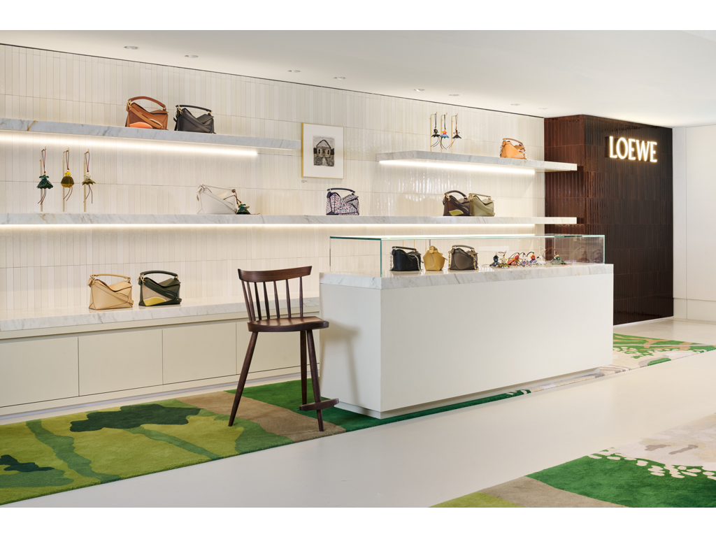 Images LOEWE La Rinascente Milan - Accessories