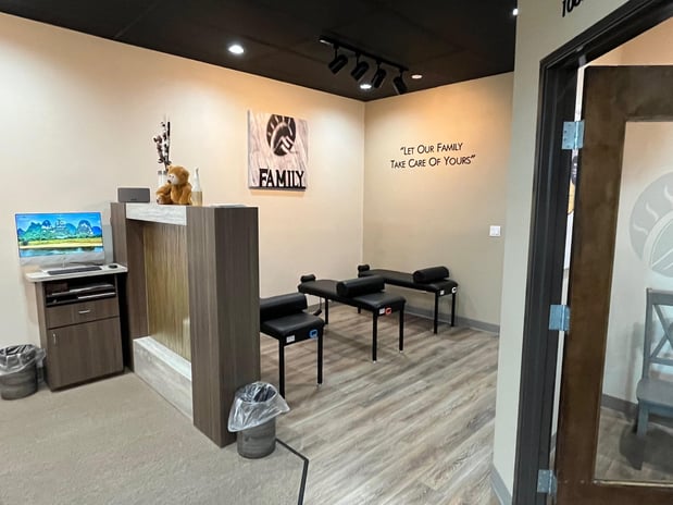 Images 100% Chiropractic - Broomfield