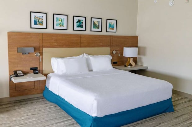 Images Hilton Garden Inn Lakewood