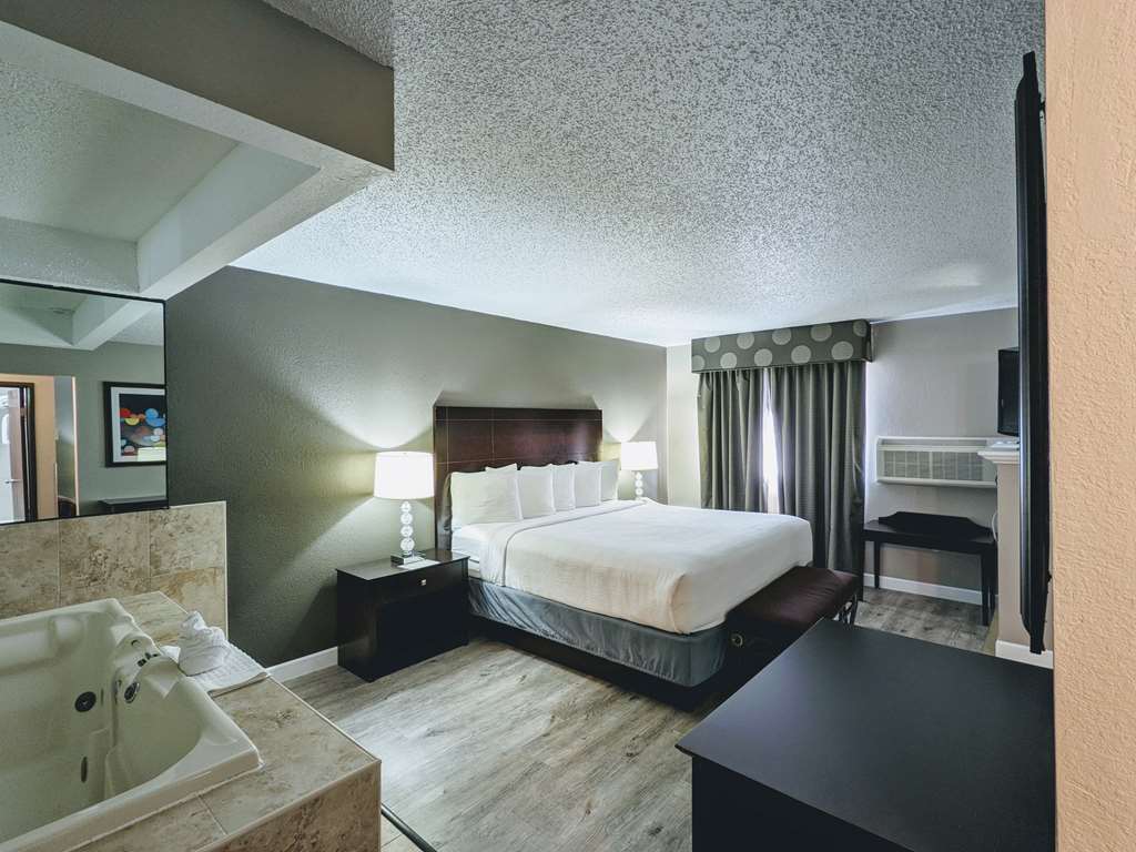 Suite-1 King Bed