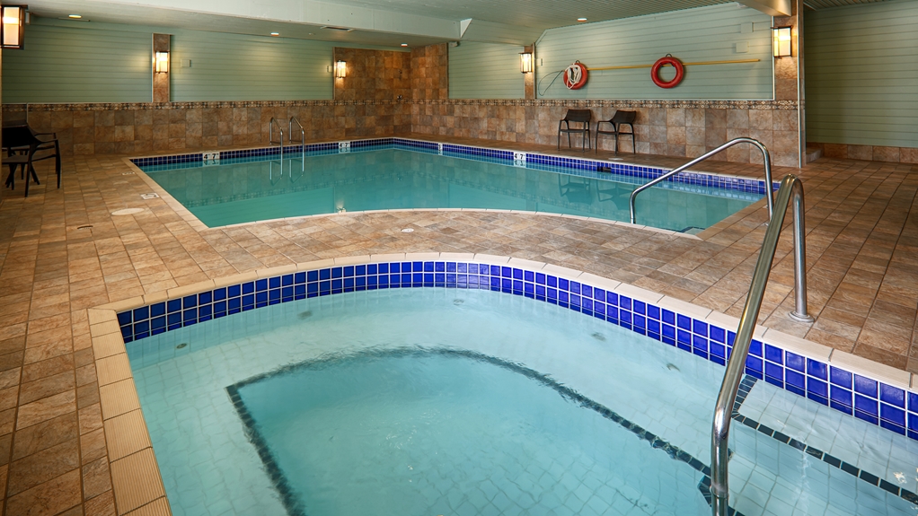Best Western Plus Langley Inn à Langley: Swimming Pool & Hot Tub
