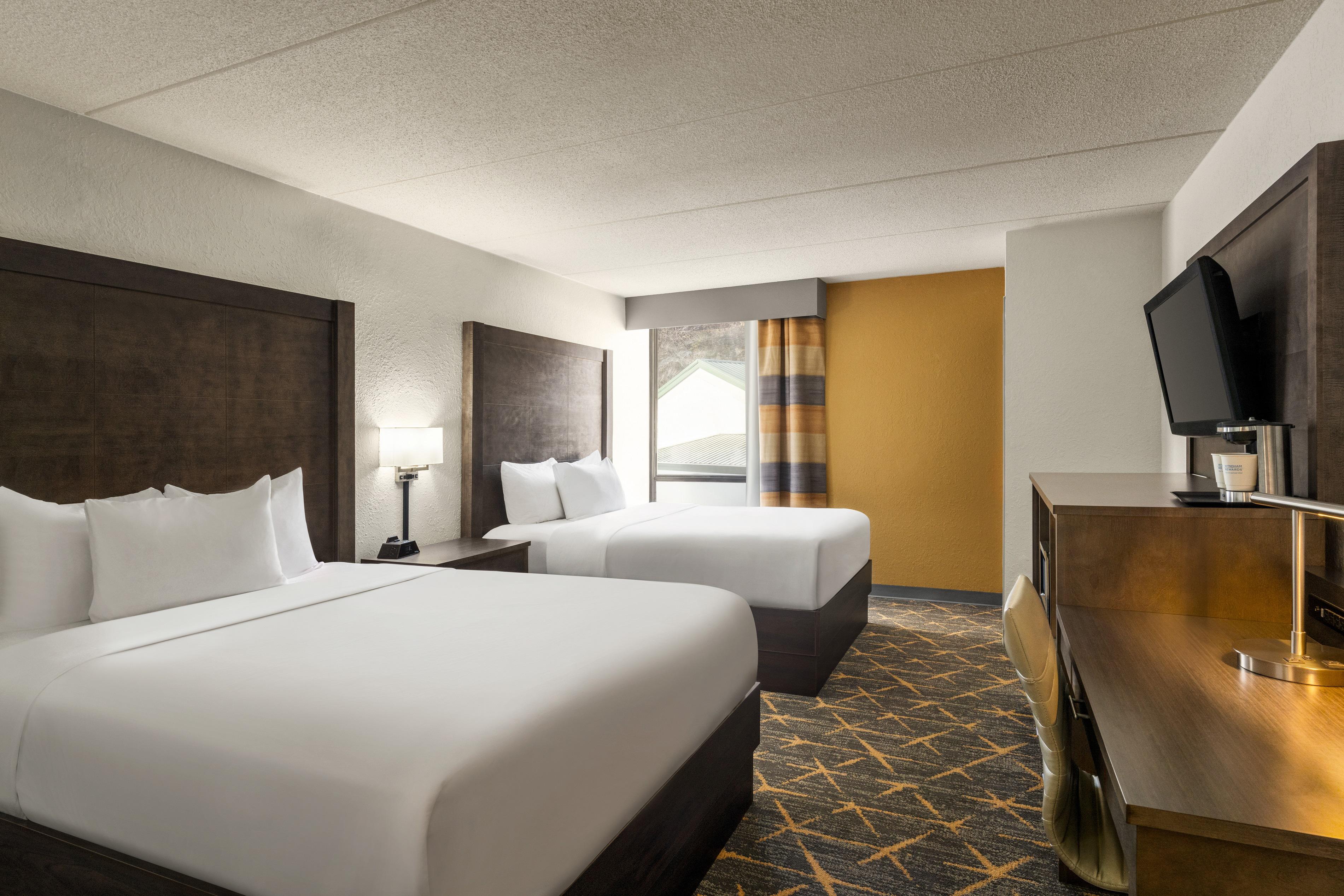 Double Queen Room AmericInn by Wyndham Rochester Near Mayo Clinic Rochester (507)281-2211
