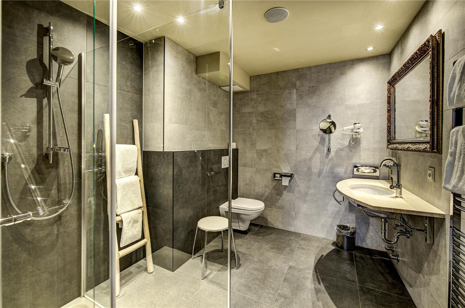 Hotel Goldener Adler, BW Signature Collection, Herzog - Friedrich Str 6 in Innsbruck