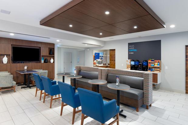 Images Holiday Inn Express & Suites Dallas South - Desoto by IHG