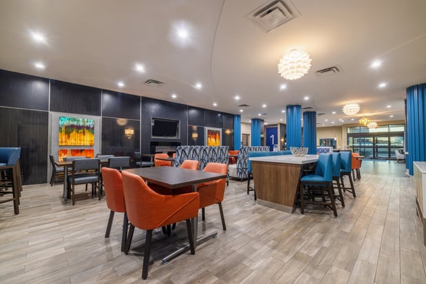 Images Holiday Inn Express & Suites Kansas City Airport by IHG