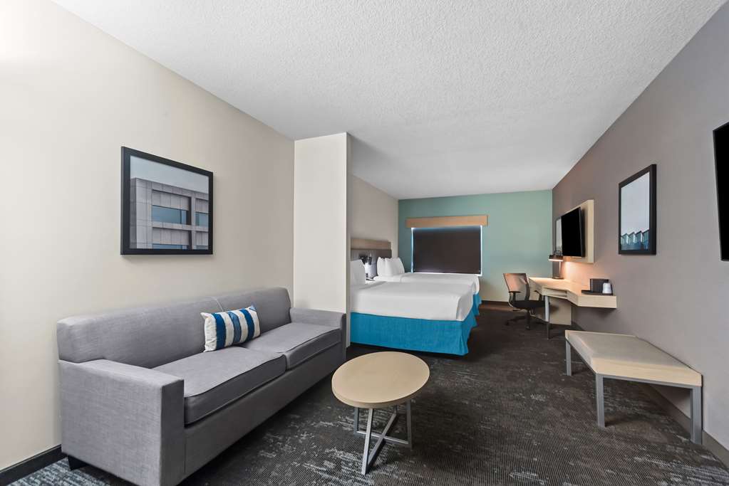 Double Queen Suite