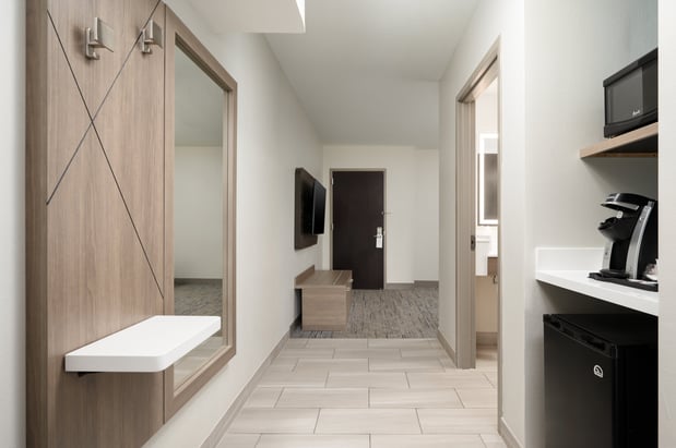 Images Holiday Inn Express & Suites Newport South by IHG