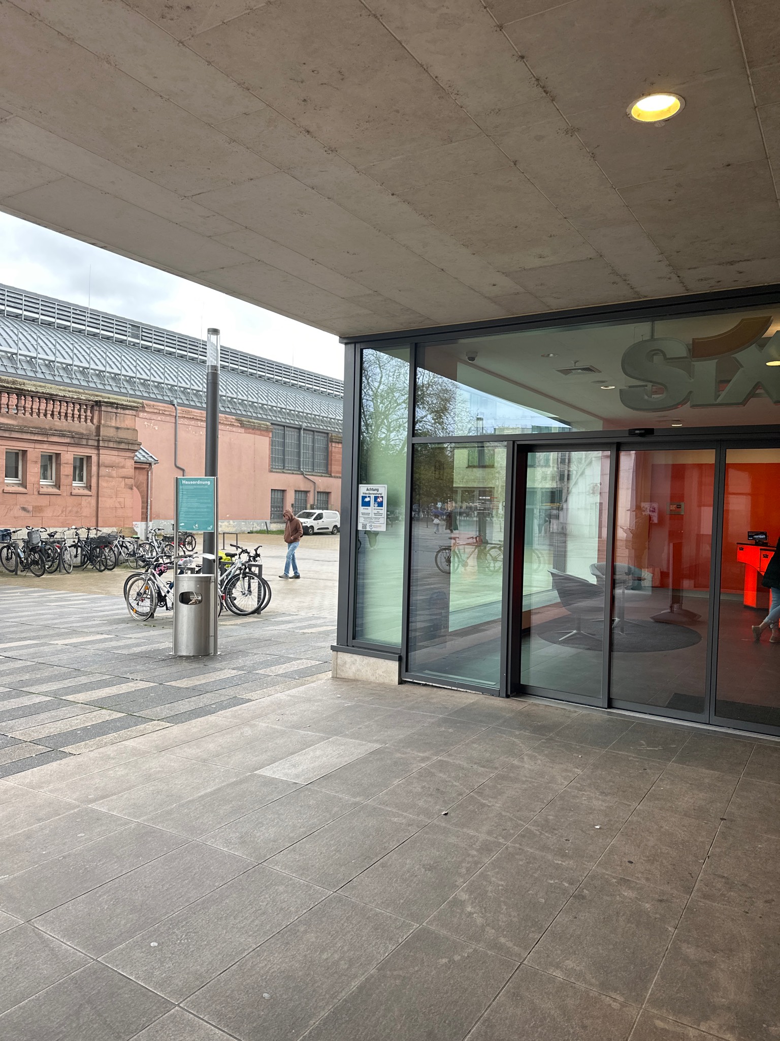 SIXT Autovermietung Wiesbaden Zentrum/Hauptbahnhof, Bahnhofsplatz 3, Lilien-Carre in Wiesbaden