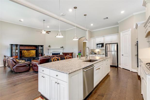 Images Ruth Stultz - Real Estate Agent