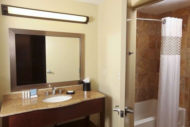 Images Hampton Inn & Suites Fargo Medical Center