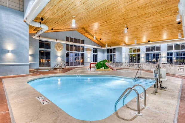 Images Holiday Inn Express & Suites Green Bay East by IHG