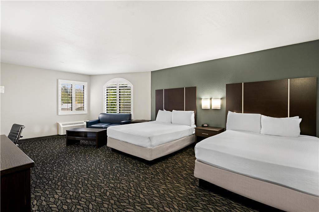 2 Queen Large Room