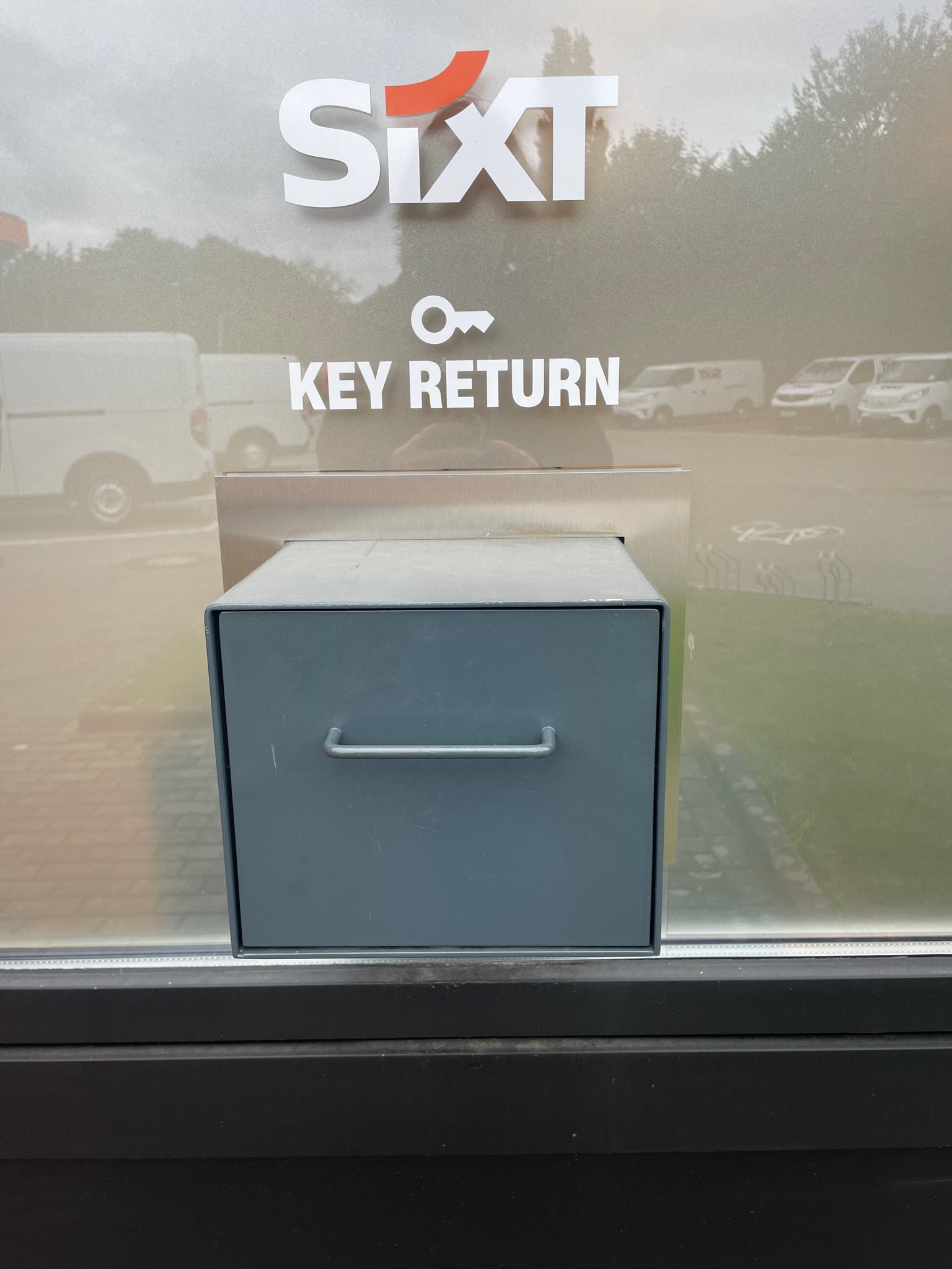 SIXT Truck Center Düsseldorf, Tilde-Klose-Weg 2-4 in Düsseldorf