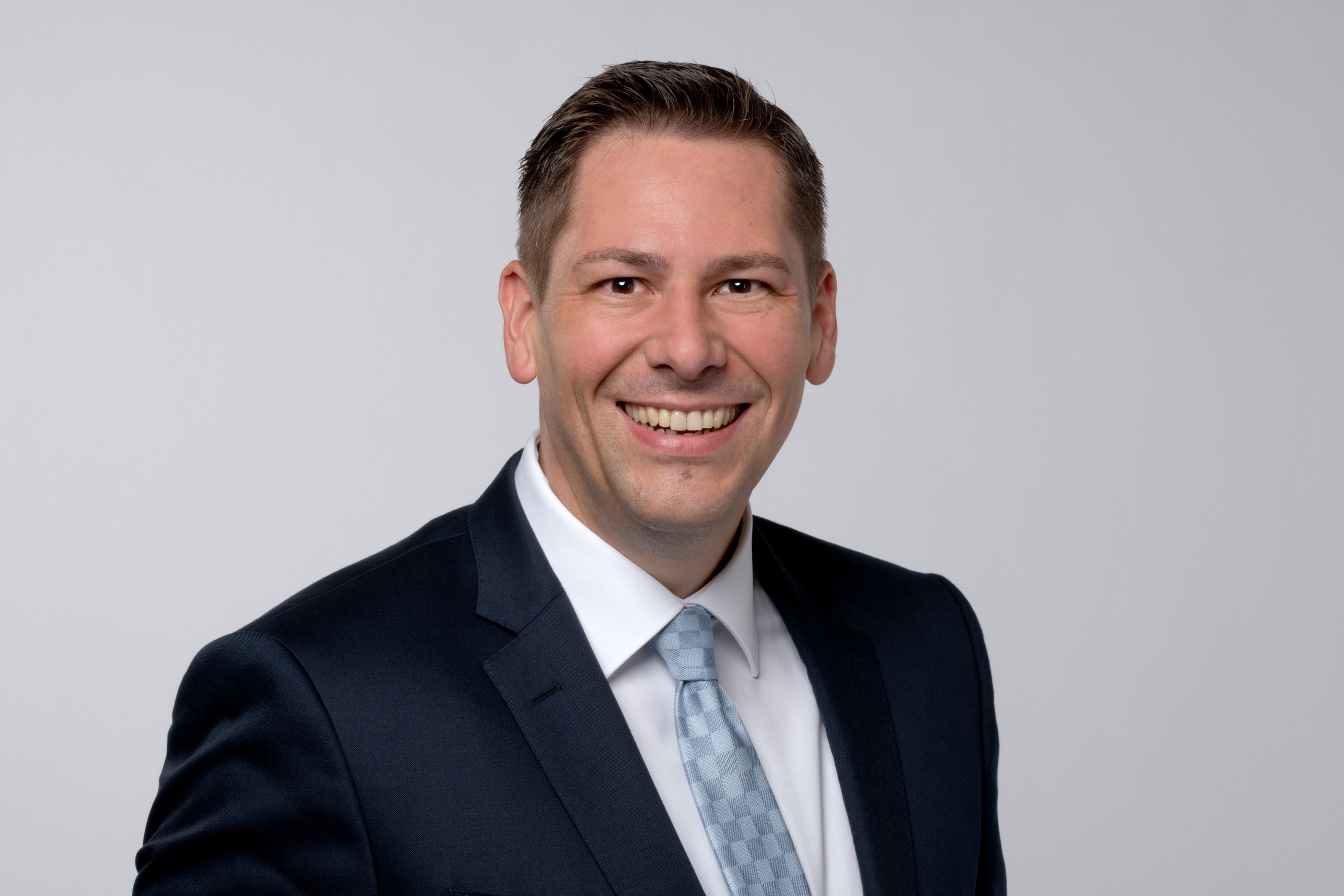 Bilder Sascha Schaffrath, Selbstständiger Finanzberater für die Deutsche Bank