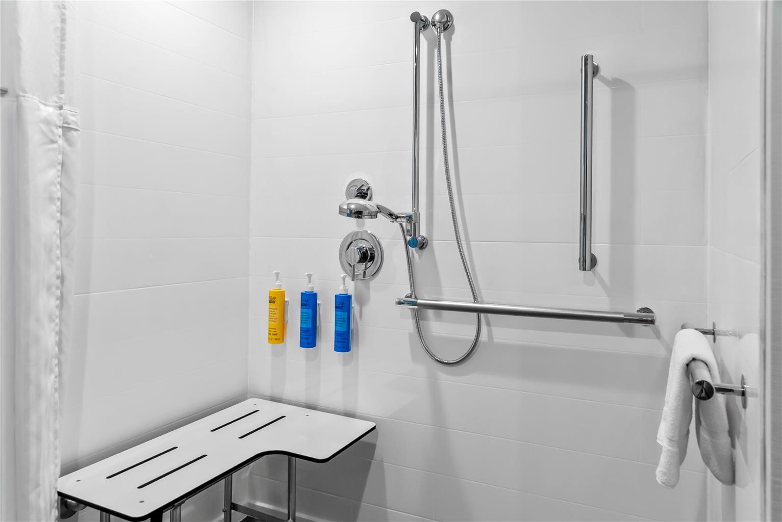 Guest room bath