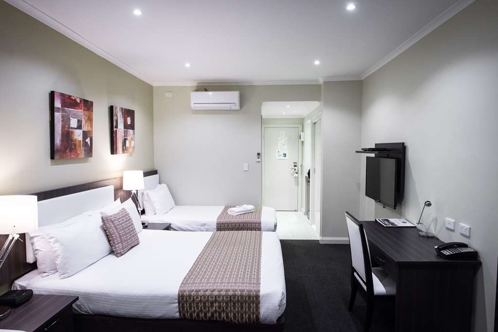 Executive Queen And Single Bed Best Western Airport Motel And Convention Centre Attwood (03) 9333 2200