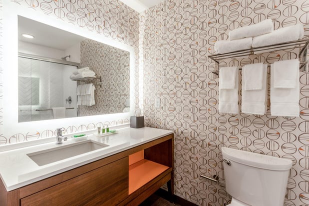Images Holiday Inn & Suites Cedar Falls-Waterloo Event Ctr by IHG