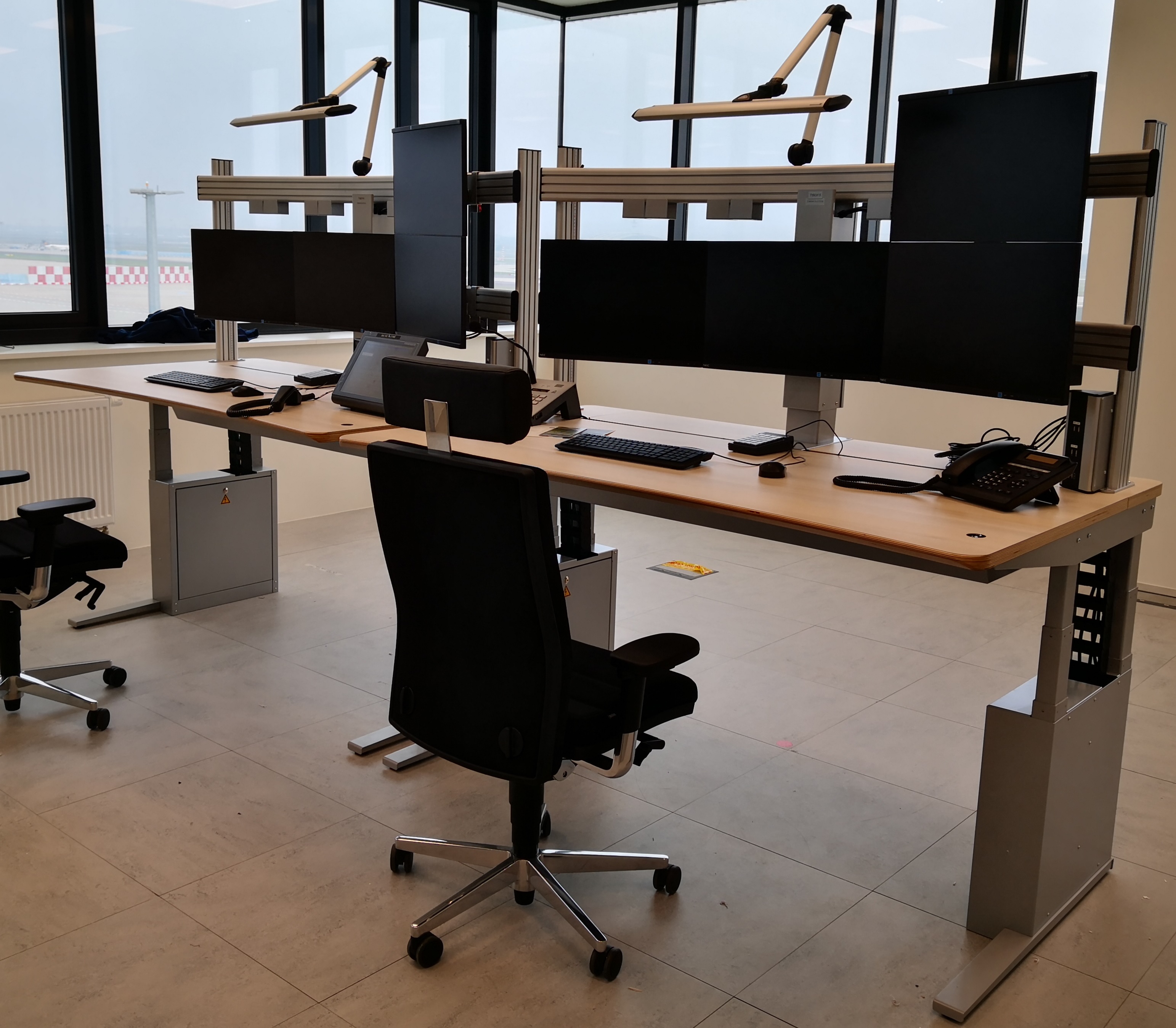 Desk Concept Händler und Leittische GmbH, Industriestr. 38 in Wächtersbach