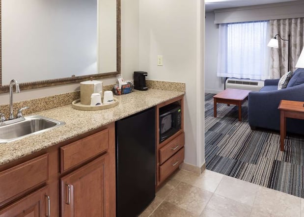 Images Hampton Inn & Suites Cedar Rapids - North