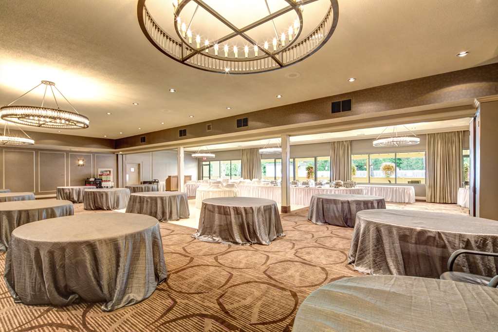 Images Best Western Plus Guildwood Inn