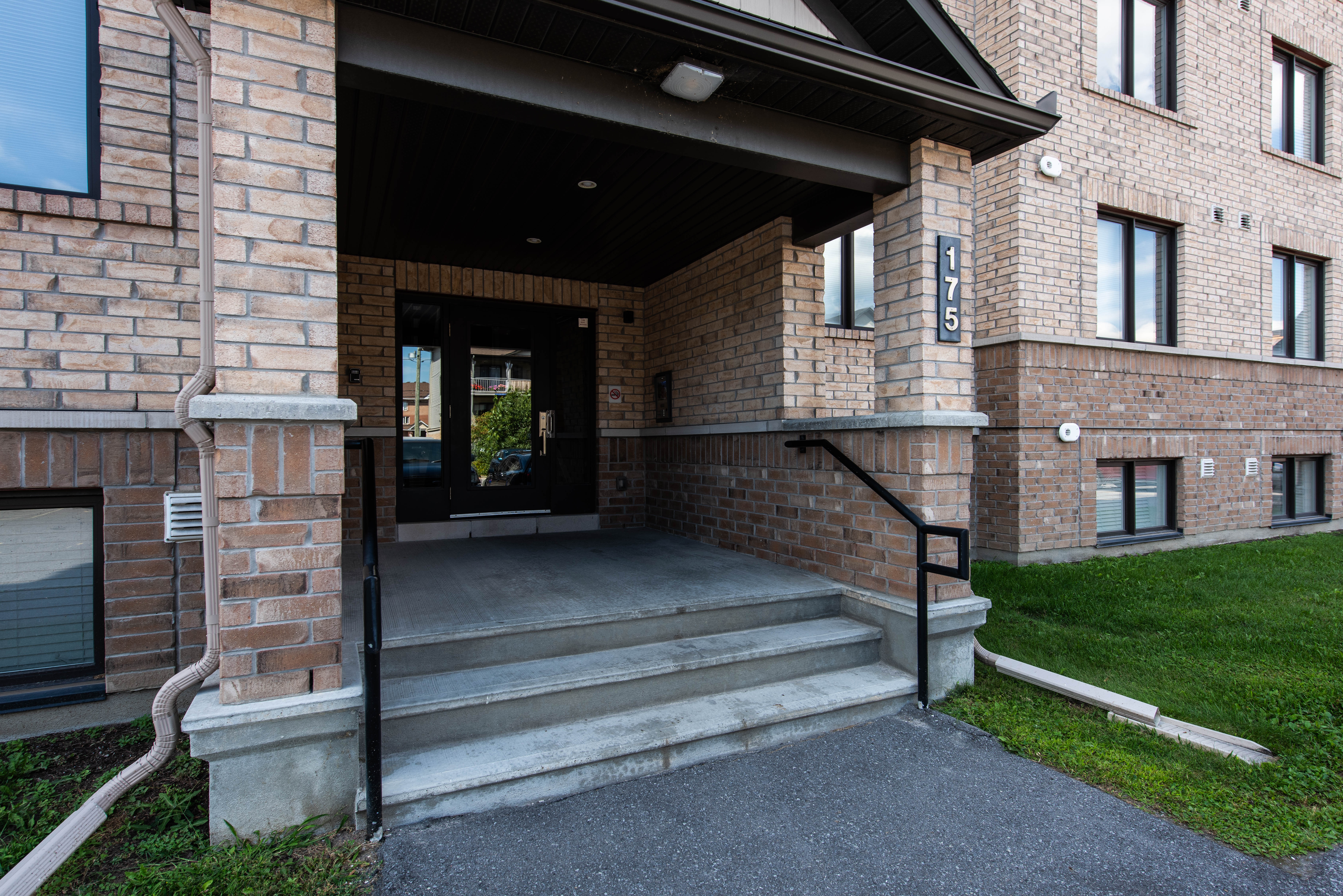 Images Leif Olson - Ottawa Real Estate Agent - Hamre Team RE/MAX Affiliates