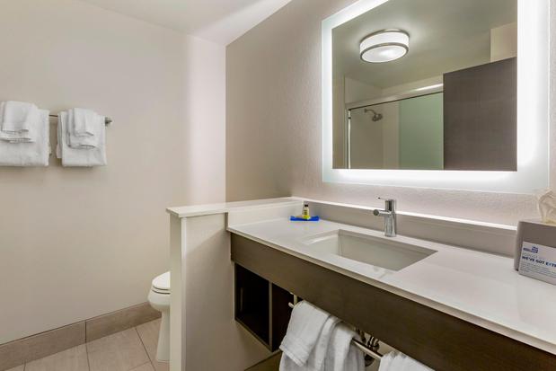 Images Holiday Inn Express & Suites Phoenix Dwtn - State Capitol by IHG