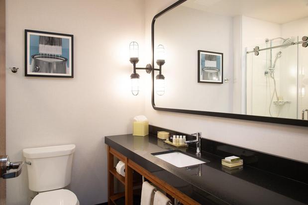 Images Hotel Indigo Madison Downtown by IHG