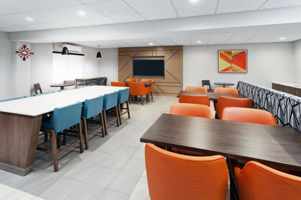 Images Holiday Inn Express Cleveland Airport - Brook Park by IHG