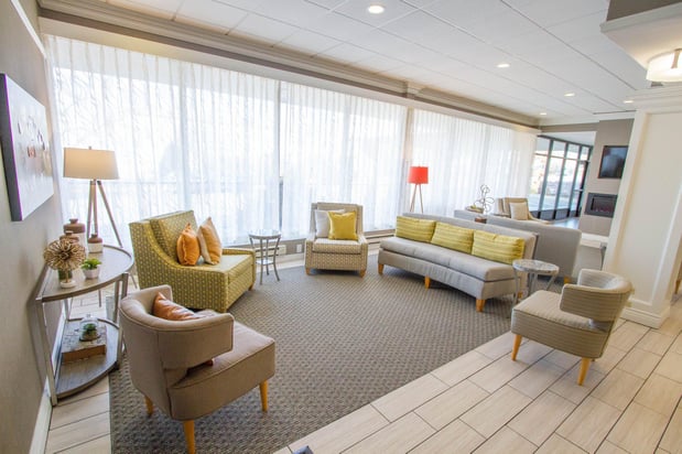 Images Holiday Inn Blmgtn Arpt South - Mall Area by IHG