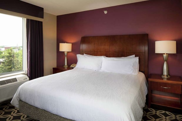 Images Hilton Garden Inn Auburn Riverwatch