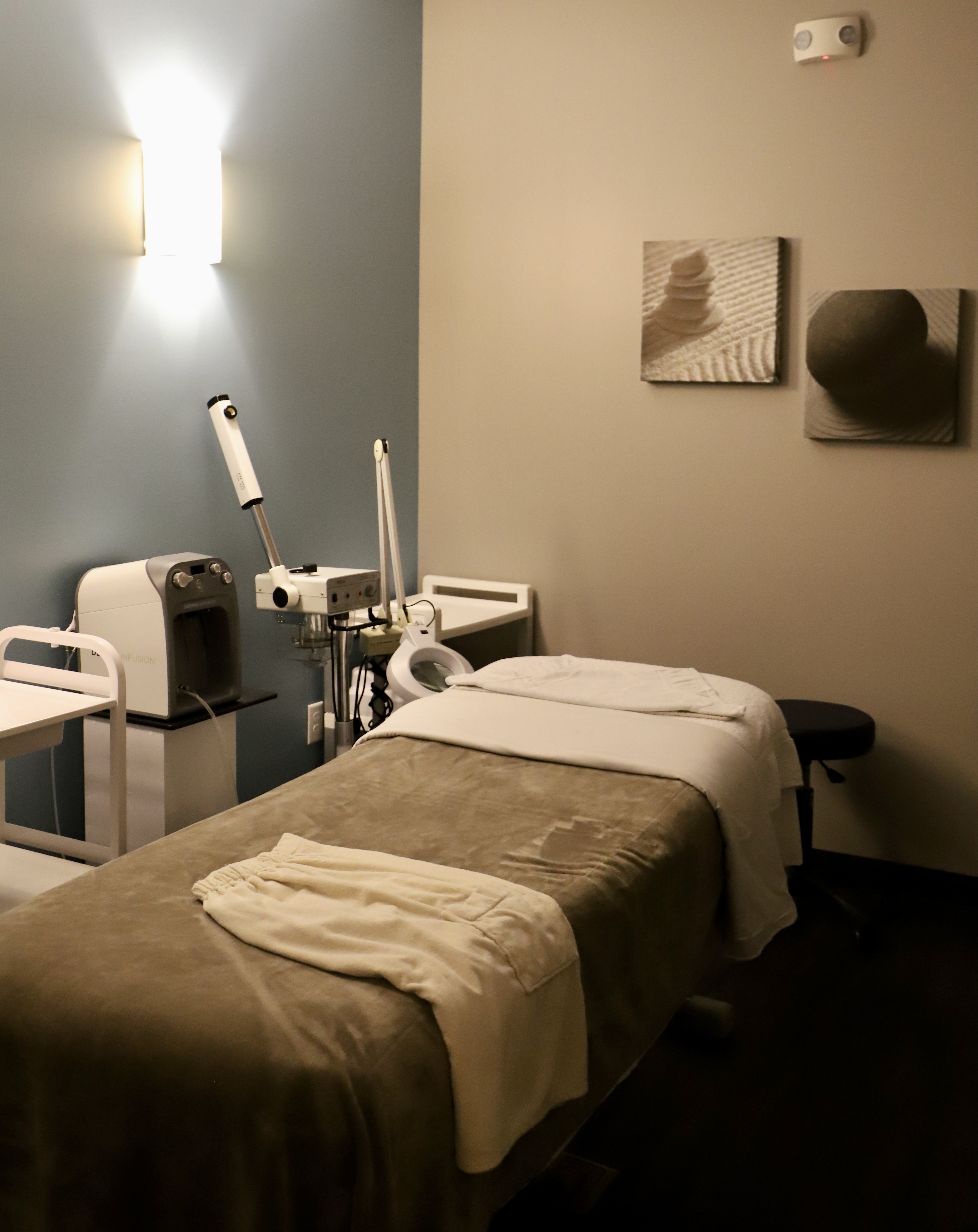 Hand & Stone Massage and Facial Spa Image