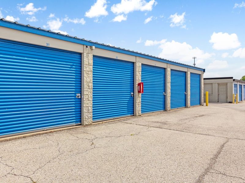 Exterior Units - Storage Express at 8601 National Turnpike, Fairdale, KY 40118